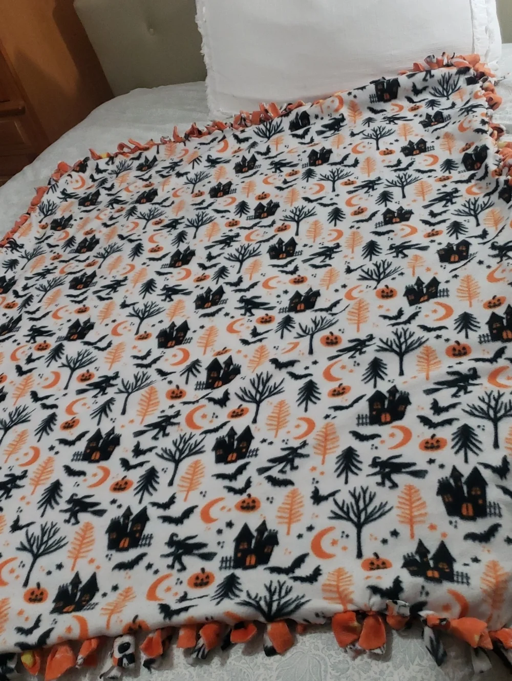 Handmade New Condition No-sew Tie/fleece Doublesided Halloween Puppy Blanket